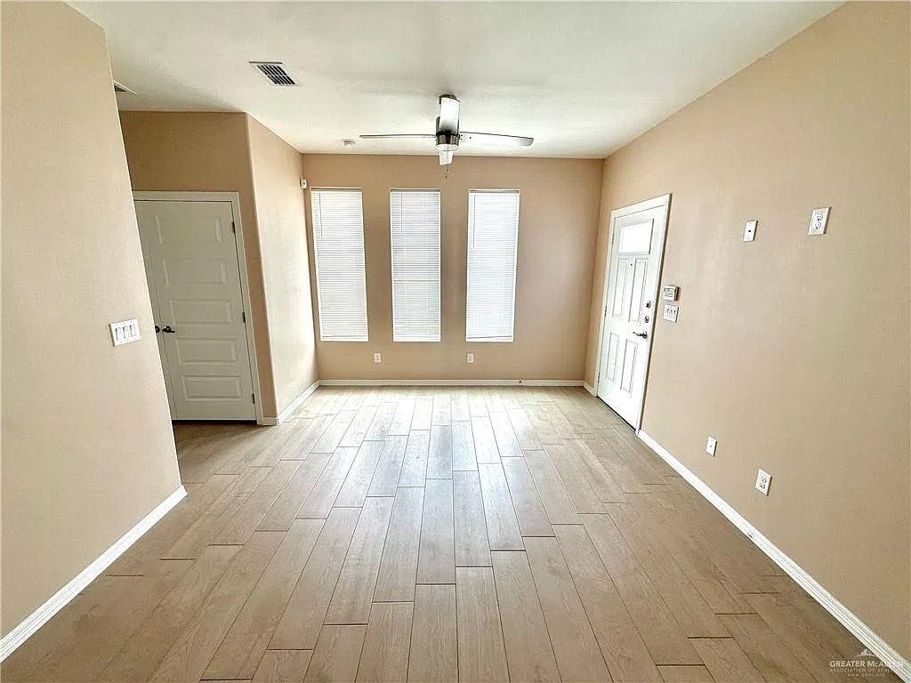 1 bed, 1.0 bath, 700 sqft, $875 — Photo 3