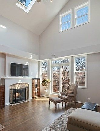 3rd image of 1342 N Wolcott Ave #C