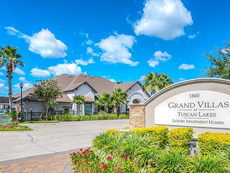 Grand Villas at Tuscan Lakes — Photo 28