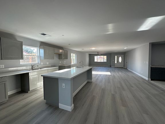 4th image of 4825 Lincoln Ave