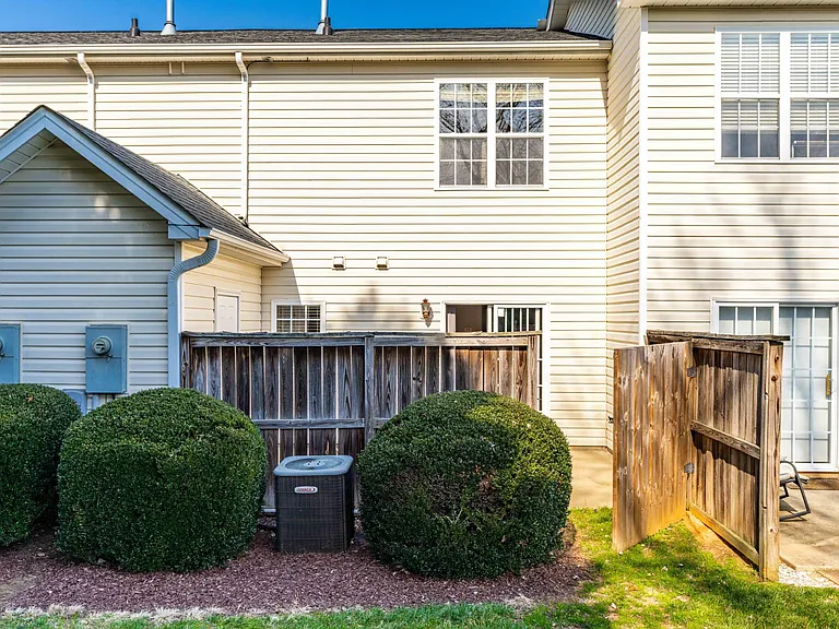 2120 Piney Brook Rd #103 — Photo 25