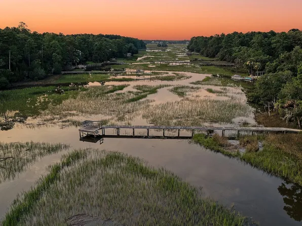 3 Faulkner Dr, Mount Pleasant, SC 29466