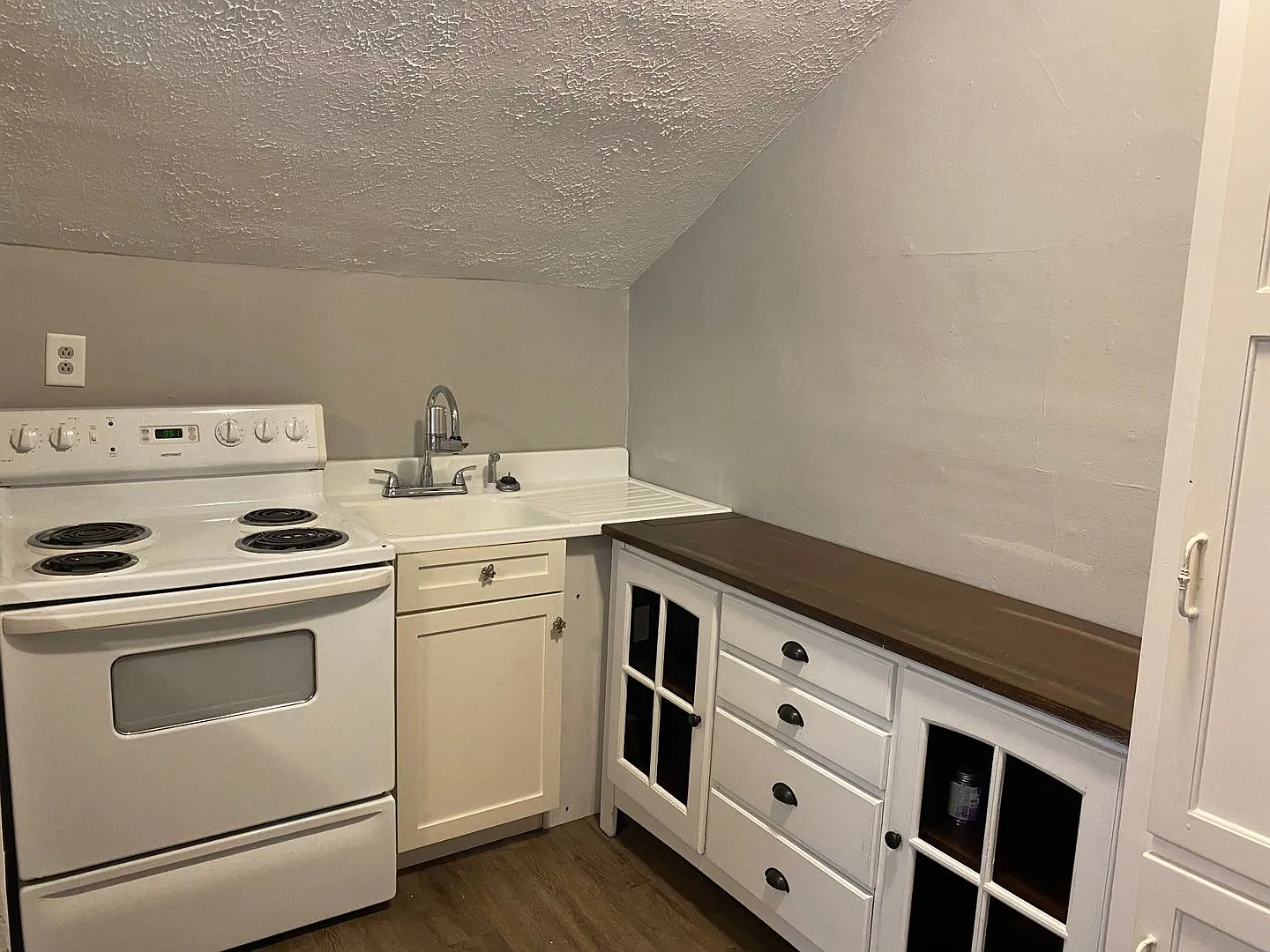 443 Greenwood Ave — Photo 3