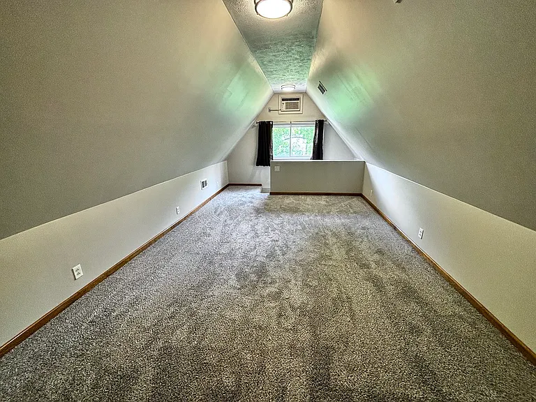 553 Foundry St — Photo 17