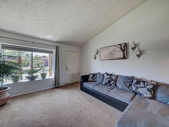 5th image of 2304 E Carmel Ave