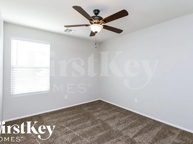 38240 N Sandy Dr — Photo 11