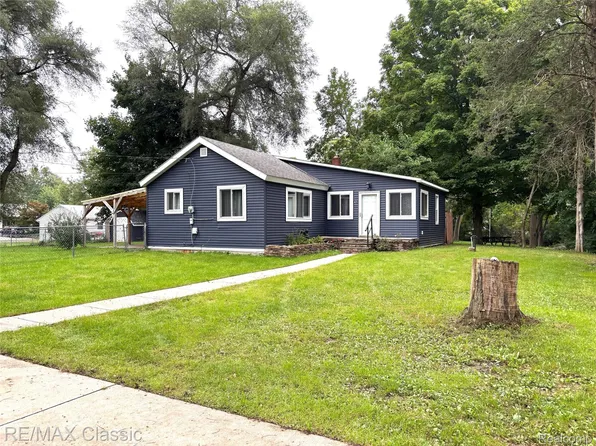 45 Delaware Rd, Whitmore Lake, MI 48189