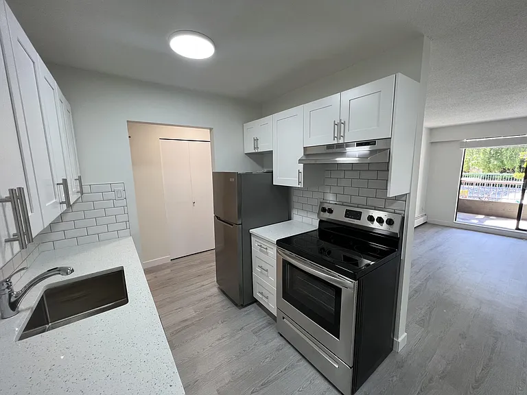 549 Dansey Ave — Photo 35