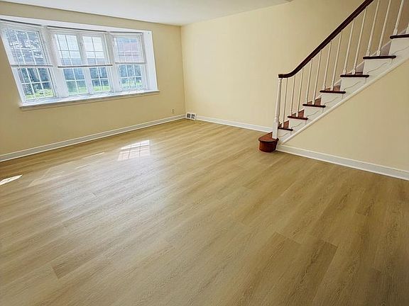 2nd image of 2219 Fuller St