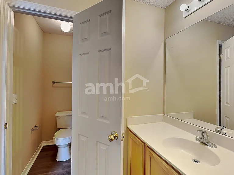 2056 Redwood Cir NE — Photo 8