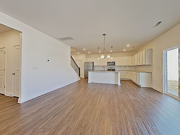 4th image of 409 Charity Ln