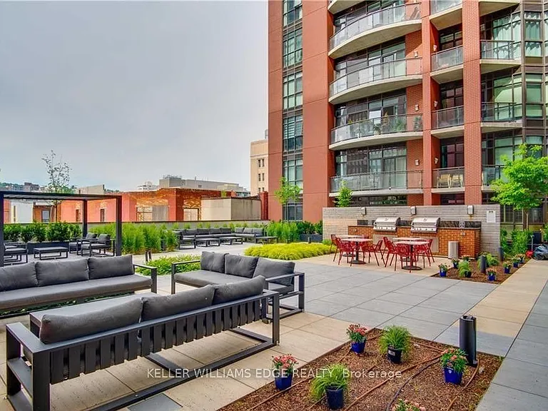 112 King St E #405 — Photo 36