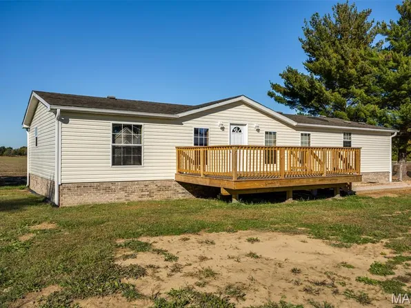 524 Jefferson St, Staunton, IL 62088