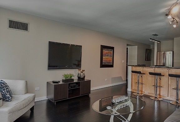 5th image of 2 E Erie St APT 1214