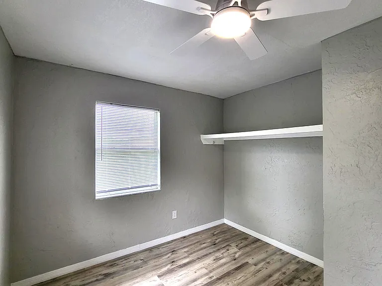 1068 Barclay Dr — Photo 10