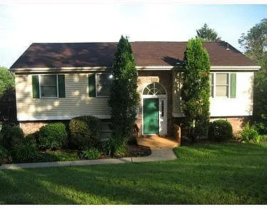 9200 Willoughby Rd photo 1
