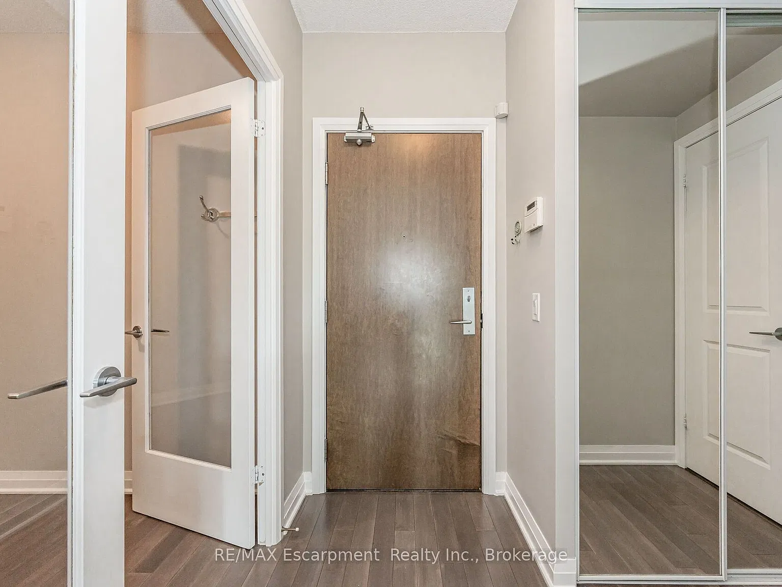 1055 Southdown Rd — Photo 4