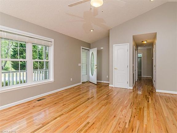 3rd image of 5 Grassy Meadow Dr