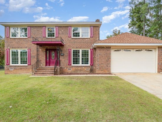 213 Rivenoak Dr, Fayetteville, NC 28303