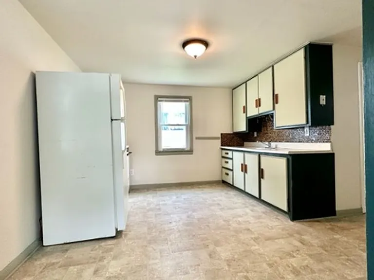 1128 Saint George St — Photo 5