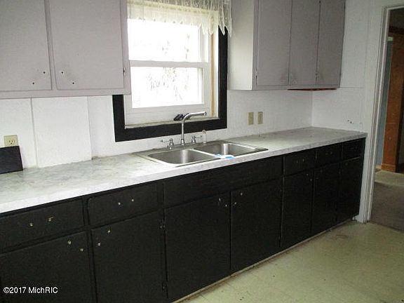 3rd image of 312 Lakeview Ave