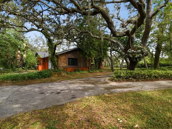 9885 Lakeview Dr, New Port Richey, FL 34654