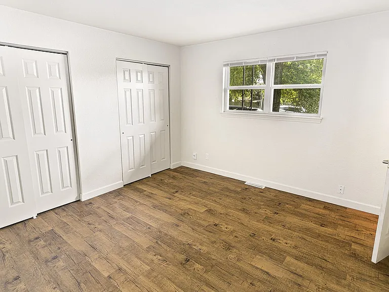 Green Door Apartments — Photo 159
