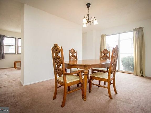 4th image of 3809 Patrician Dr