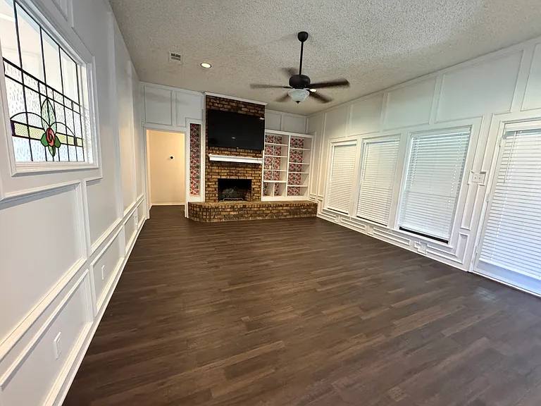 108 E Brooks St — Photo 3