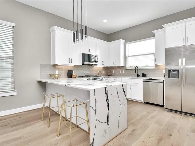 316 Thornton Rd #E — Photo 2