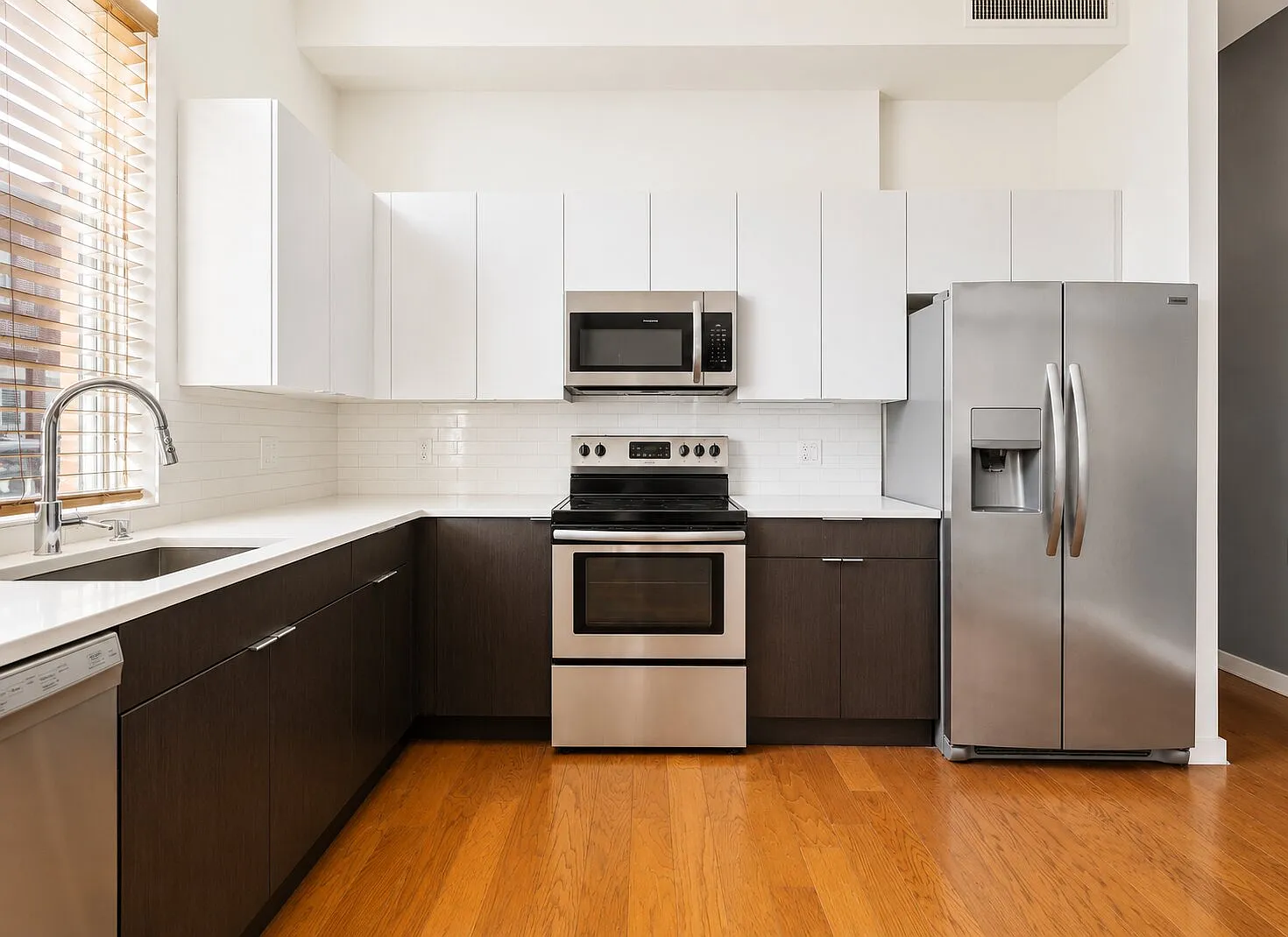 2 bed, 1000 sqft, $1,900 — Photo 4