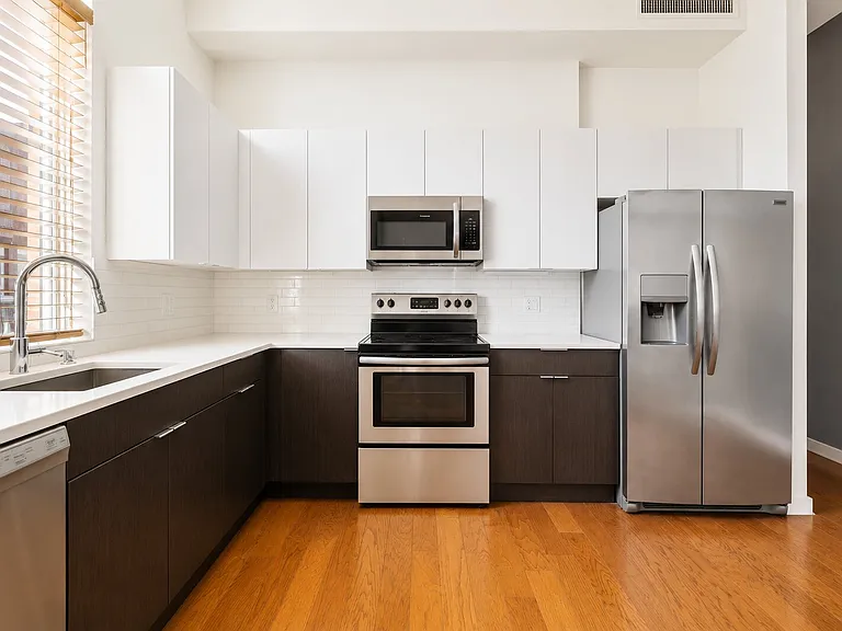 824 E Thompson St #6 — Photo 4