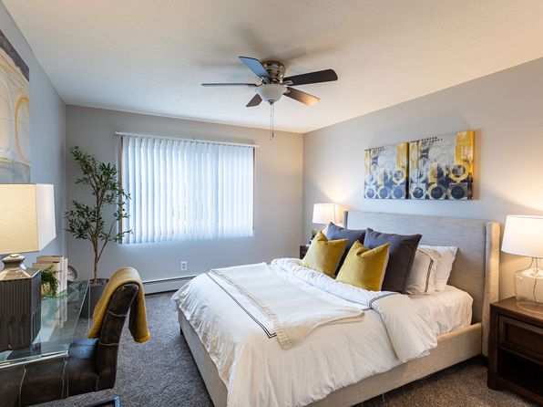 Royal Oaks Apartments | 8015 36th Ave N, Minneapolis, MN