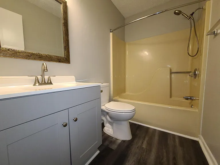 533 Hollyberry Ln — Photo 22