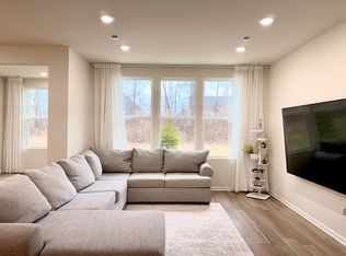 417 Addison Cir #417, Walled Lake, MI 48390