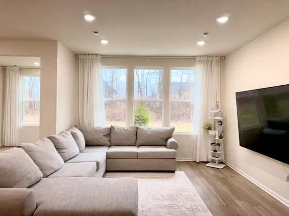 417 Addison Cir #417, Walled Lake, MI 48390