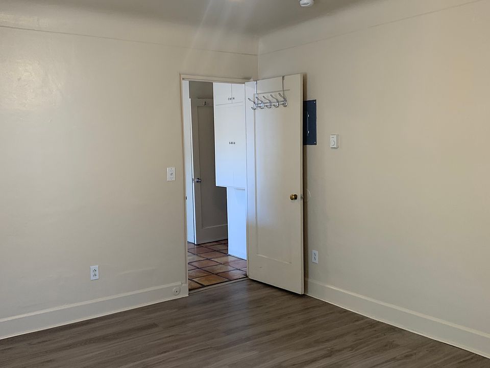 Silver Hill Updated Apartments Near UNM & Pres. Hospital 1920 Lead