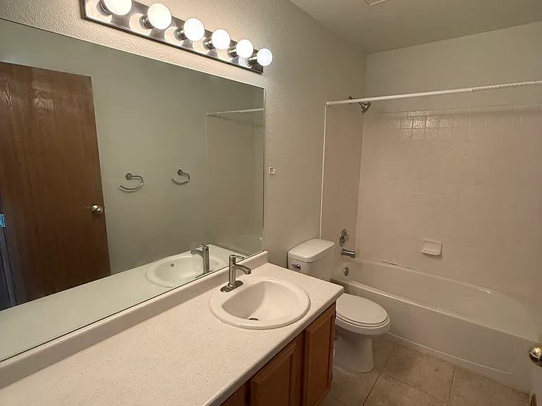725 Pennington Dr — Photo 18