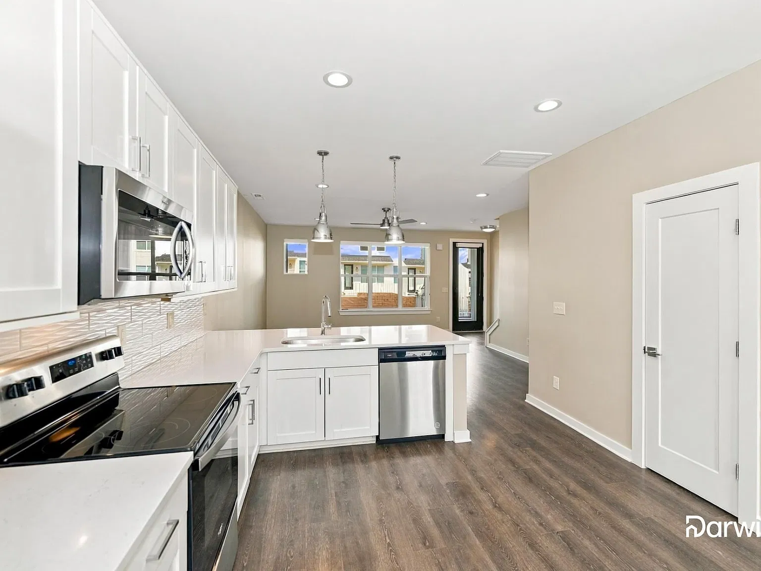 3 bed, 2.0 bath, 1309 sqft, $1,645 — Photo 4