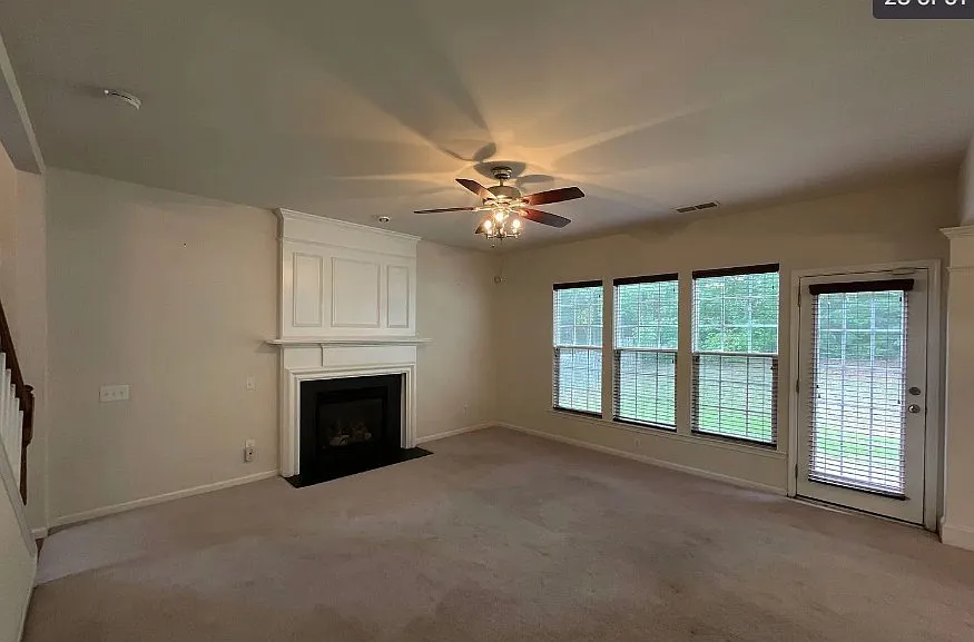 4 bed, 2.5 bath, 2400 sqft, $2,350 — Photo 2