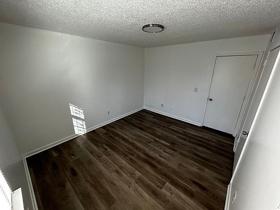 4th image of 3644 Village Trl