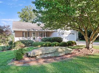 94 Chestnut Ln, Hendersonville, NC 28792