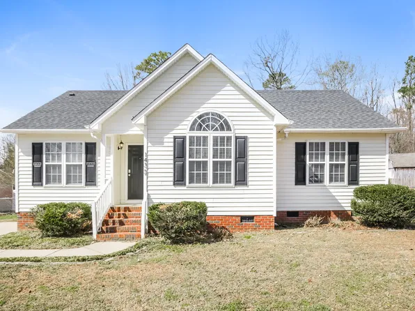 1432 Smokey Mountain Dr, Zebulon, NC 27597