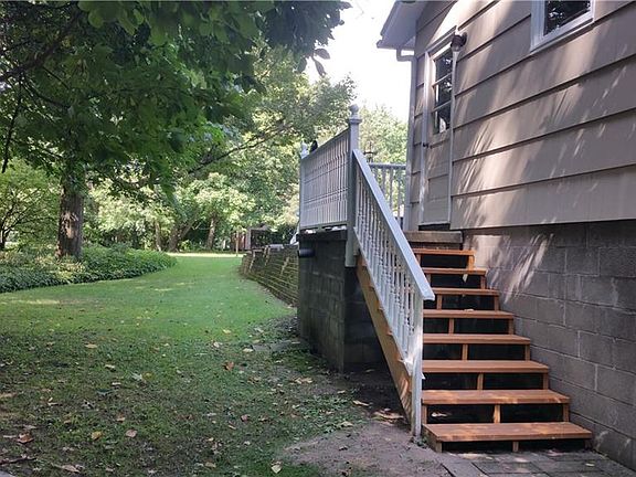 3rd image of 6 Woodside Ln