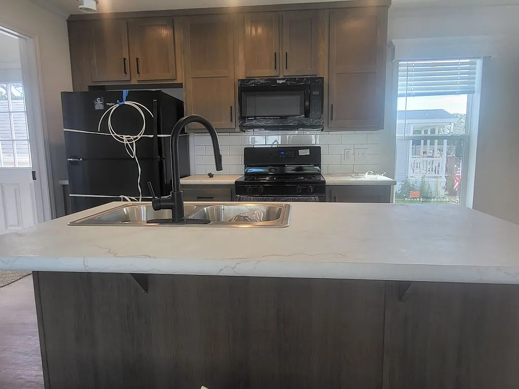 3 bed, 2.0 bath, 991 sqft, $1,699 — Photo 4