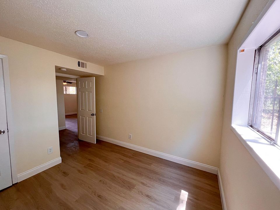 1st image of 105 Cypress Dr #3