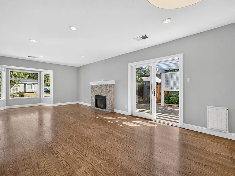 2907 Eccleston Ave — Photo 9