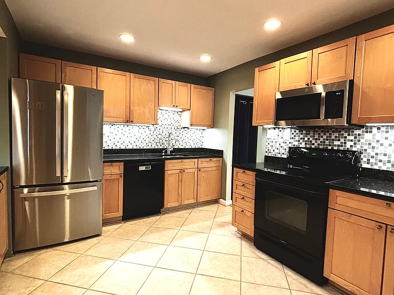 2405 Lillian Dr — Photo 9