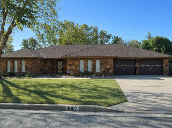 1307 E Pinion Rd, Derby, KS 67037