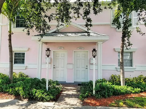 169 Pompano Dr SE #1 Photo 1
